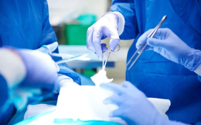 Phẫu thuật ung thư (Nguồn: Internet)