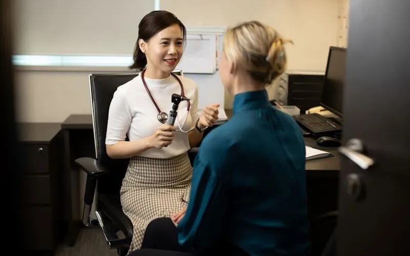 Khám chẩn đoán ung thư khoang miệng (Nguồn: Raffles Hospital)