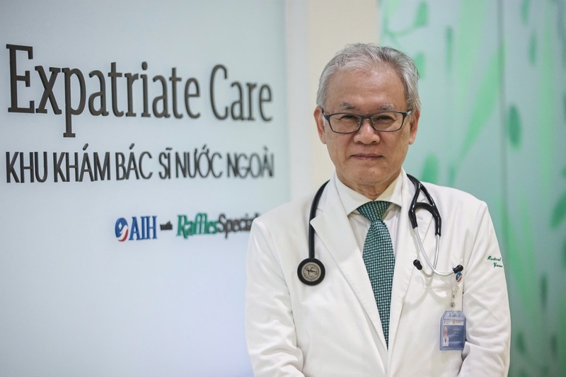 GS. BS. Yasuo Saijio - chuyên gia Nội ung thư từ Nhật Bản, hiện công tác tại khu khám bác sĩ nước ngoài, Bệnh viện Quốc tế (AIH). Ảnh: Trần Quỳnh