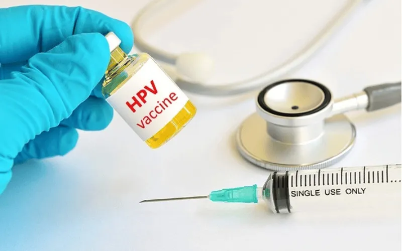 Tiêm vắc-xin ngừa papillomavirus (HPV) có thể giảm nguy cơ ung thư miệng (Nguồn: Internet)