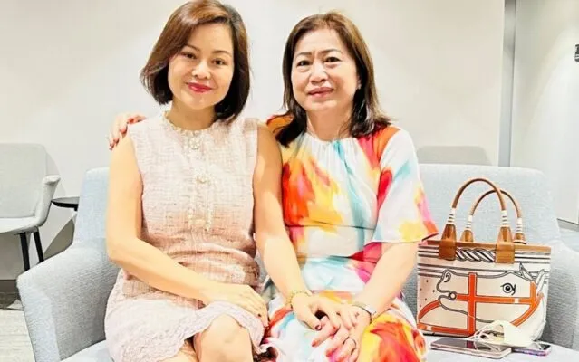 Ảnh cô N.T.M.L (bên phải), tại Trung Tâm Chấn Thương Chỉnh Hình Bệnh viện Raffles.