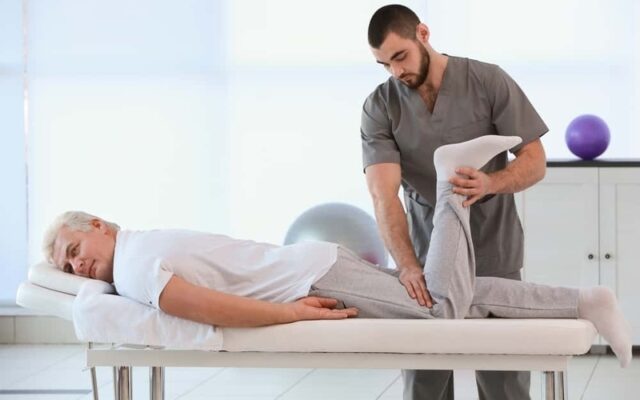 Tập luyện sau mổ dây chằng giúp giảm sưng đau (Nguồn: Internet)