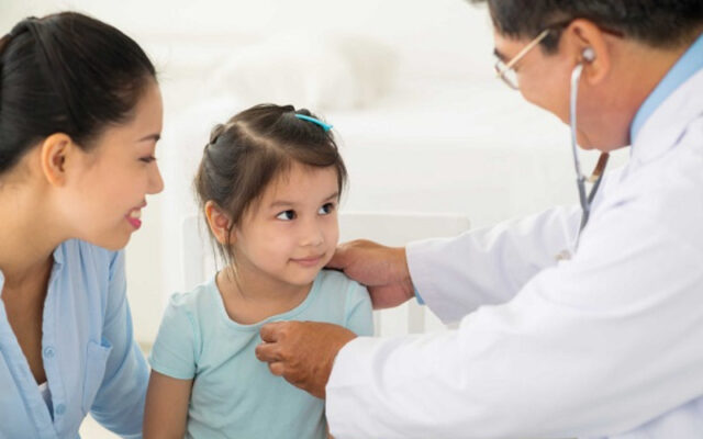 Bác sĩ nhi khoa Singapore có kinh nghiệm điều trị đa dạng, đảm bảo phương pháp tối ưu cho từng bệnh nhi (Nguồn: Internet)