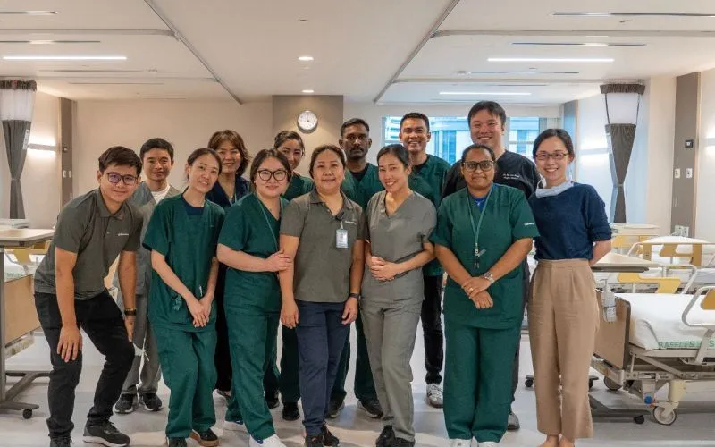 Đội ngũ y tá, bác sĩ chuyên môn cao và tận tâm (Nguồn: Raffles Hospital)
