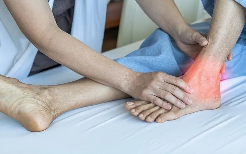 Theo dõi sức khỏe định kỳ khi điều trị bệnh gút (Nguồn: Internet)