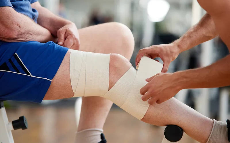 Mức độ tổn thương là yếu tố ảnh hưởng đến việc giãn dây chằng có phải mổ không (Nguồn: Internet)