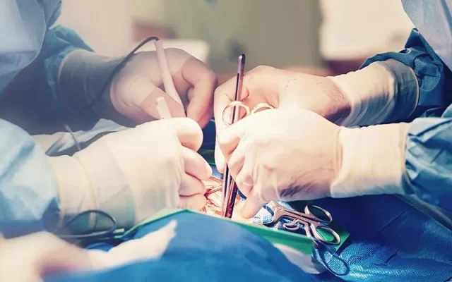 Hở van tim có phải mổ không (Nguồn: Internet)