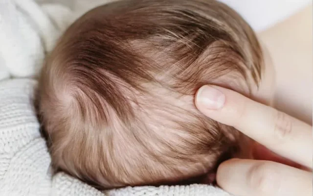 Trẻ nổi hạch sau đầu có sao không? (Nguồn: Internet)