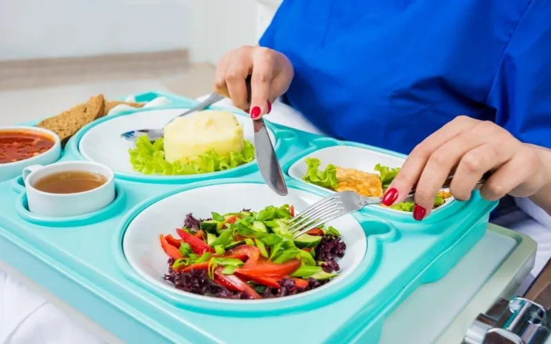 Người bệnh viêm tụy cấp cần tuân thủ nghiêm hướng dẫn ăn uống của bác sĩ (Nguồn: Internet)